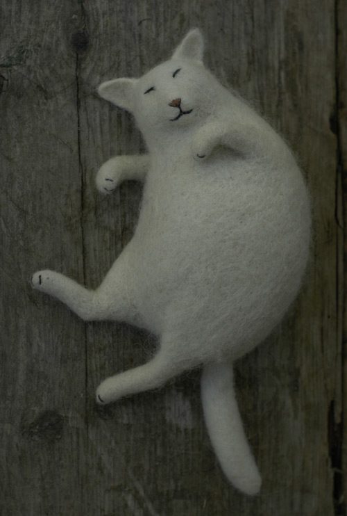 http://chushka.com/remote/dubrovsky_cat_sleeping5.jpg